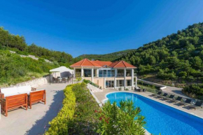Luxury Villa La Isla Korcula with private pool by the sea